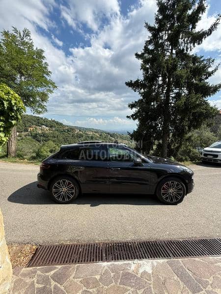 Porsche Macan TURBO