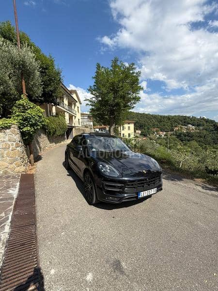 Porsche Macan TURBO