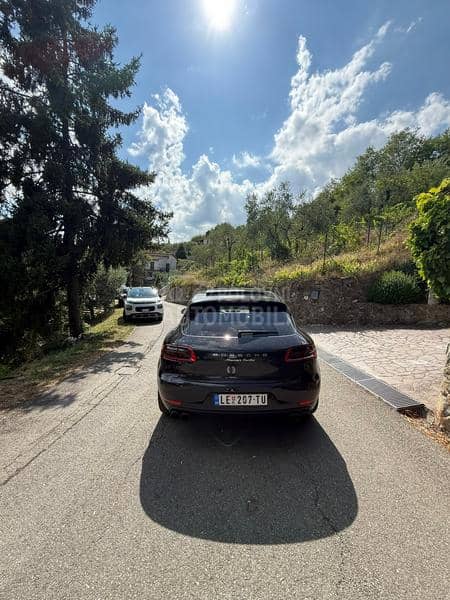 Porsche Macan TURBO