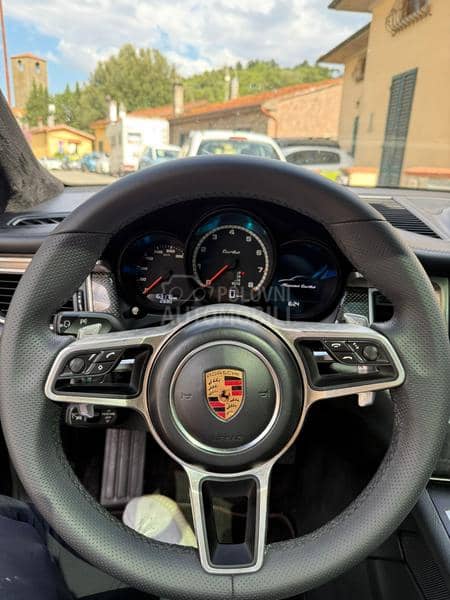Porsche Macan TURBO