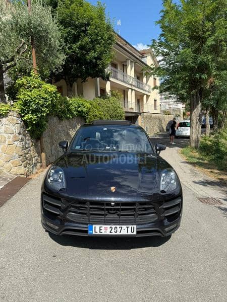 Porsche Macan TURBO