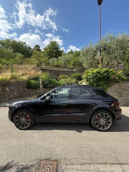 Porsche Macan TURBO