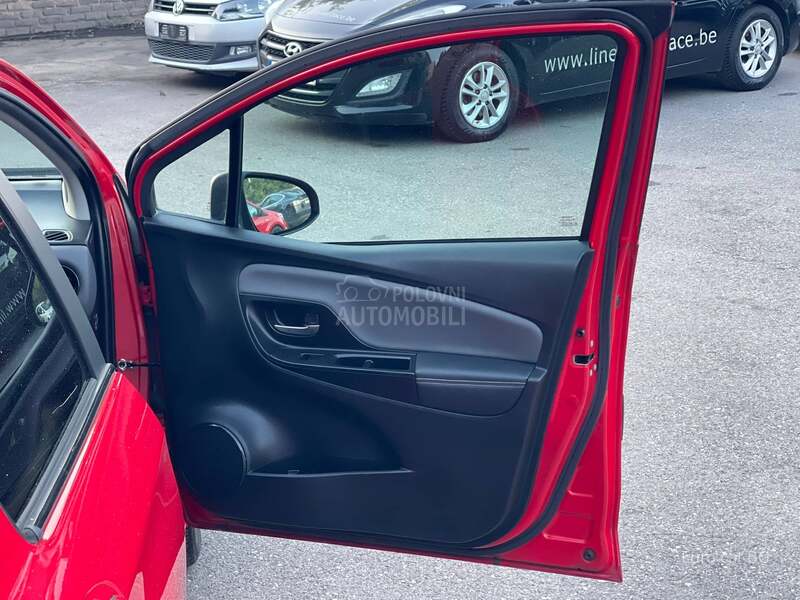 Toyota Yaris F U L L