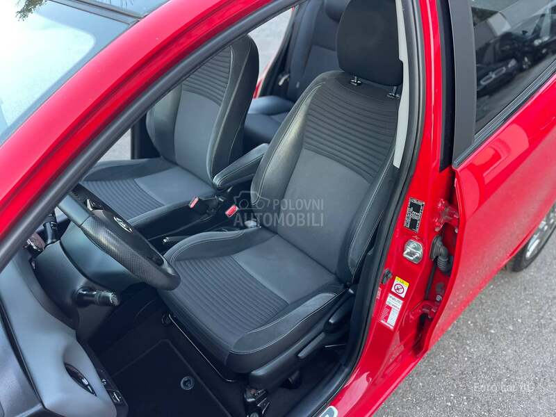 Toyota Yaris F U L L