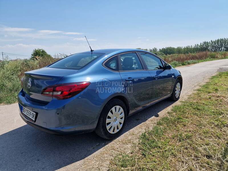 Opel Astra J 