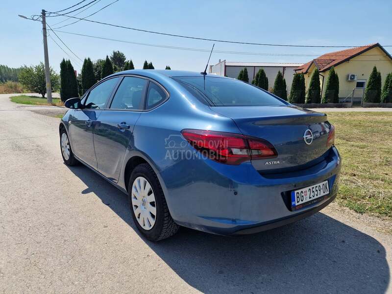 Opel Astra J 