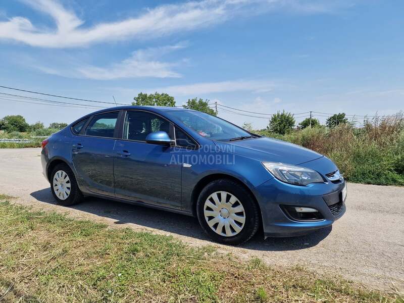 Opel Astra J 