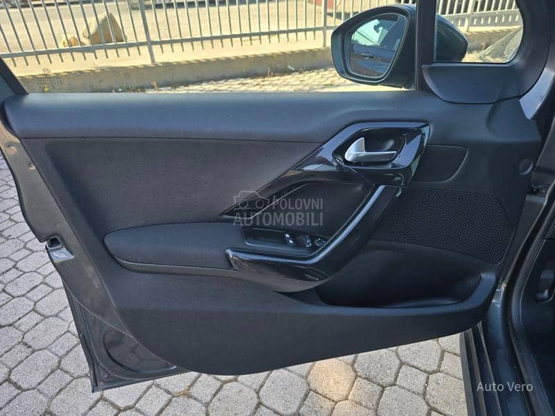 Peugeot 208 1.2