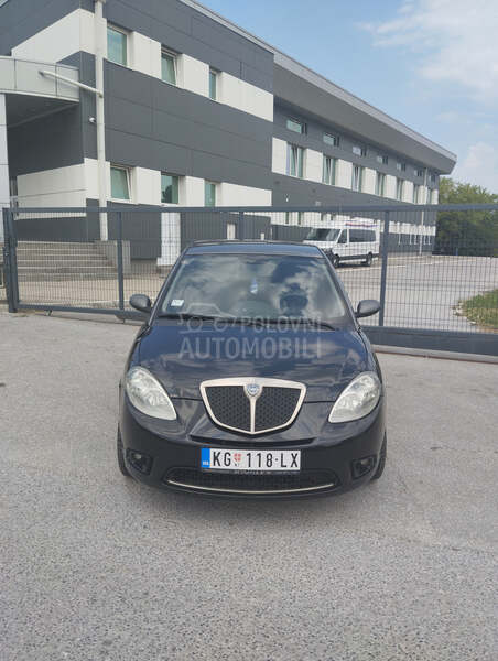 Lancia Ypsilon 1.3 MJet MOMO DESIGN