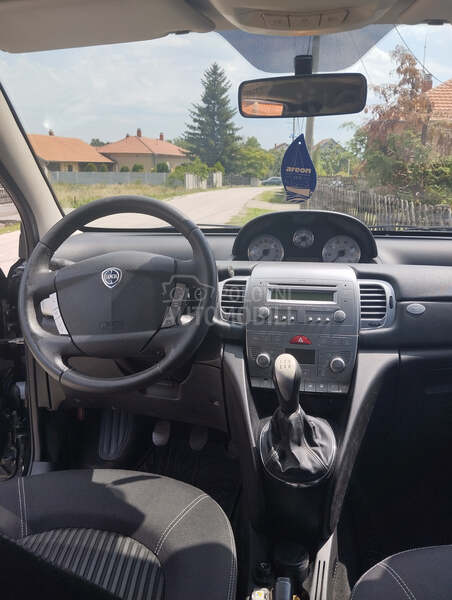 Lancia Ypsilon 1.3 MJet MOMO DESIGN