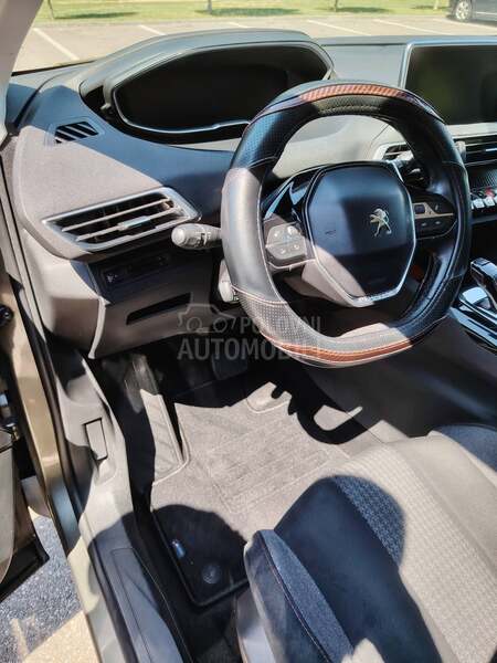 Peugeot 5008 1.6 HDI v/m servis