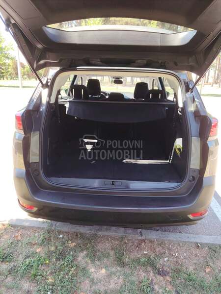Peugeot 5008 1.6 HDI v/m servis