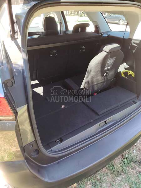 Peugeot 5008 1.6 HDI v/m servis