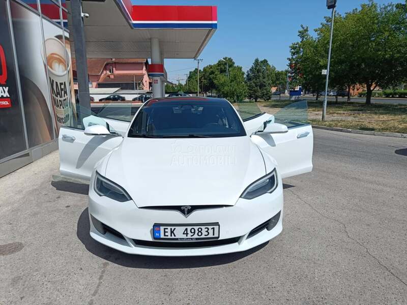 Tesla Model S 