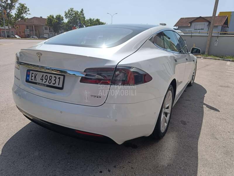 Tesla Model S 