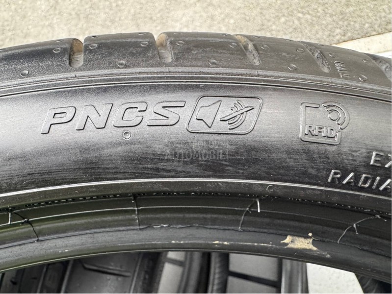 Pirelli 275/35 R22 Letnja