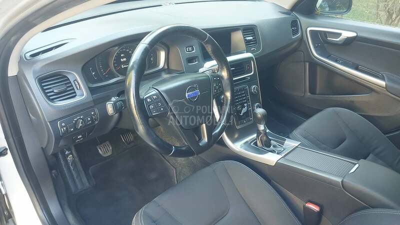 Volvo V60 D2