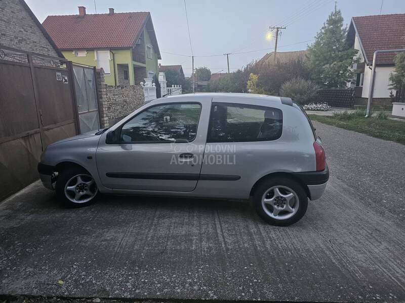 Renault Clio 1.2 8v