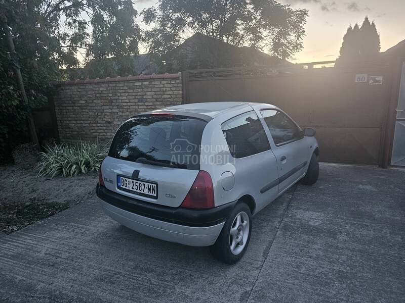 Renault Clio 1.2 8v