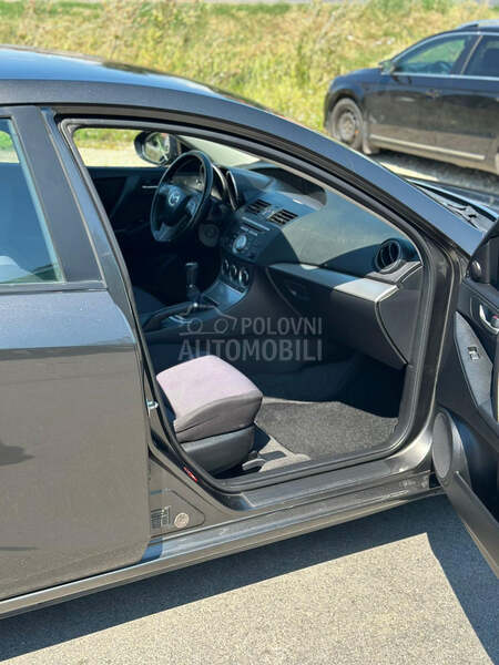 Mazda 3 ADVANCED