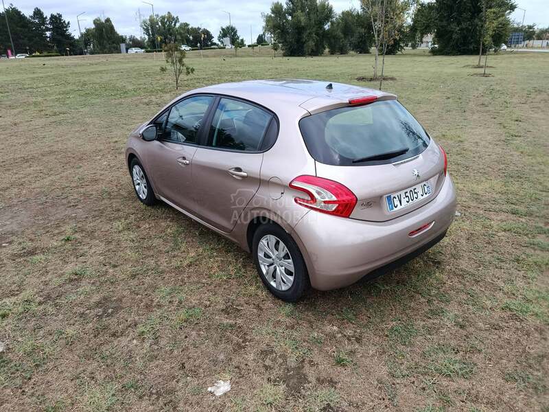 Peugeot 208 1.2i