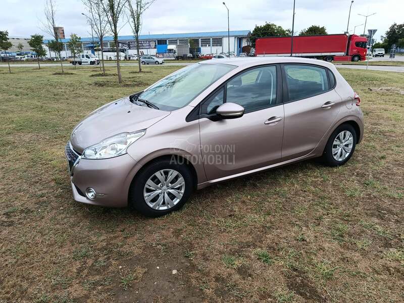 Peugeot 208 1.2i