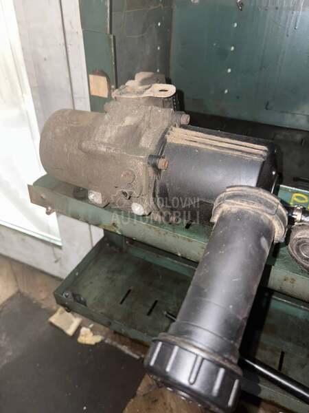 Servo pumpa