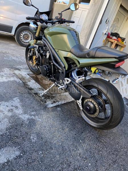 Triumph speed triple