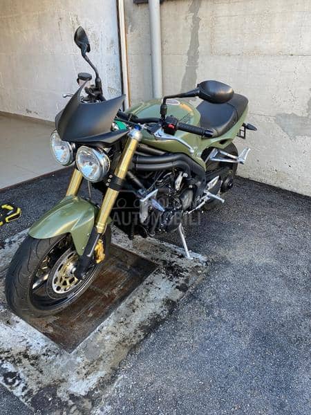 Triumph speed triple