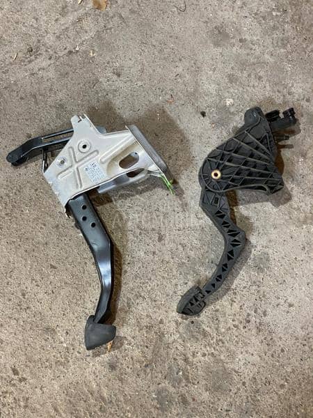 Pedala kvacila, pedala kocnice