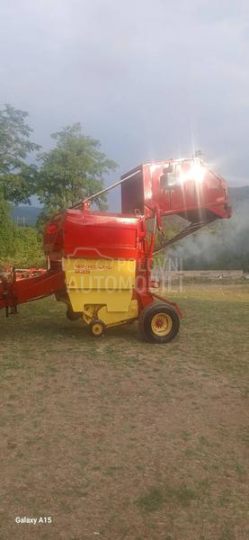 New Holland 835
