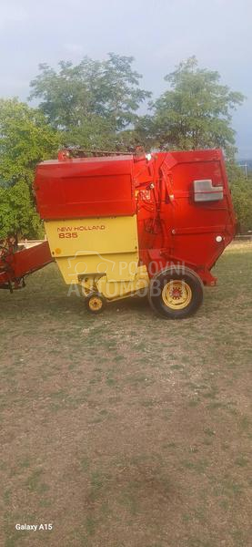 New Holland 835