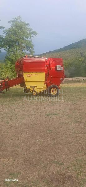 New Holland 835