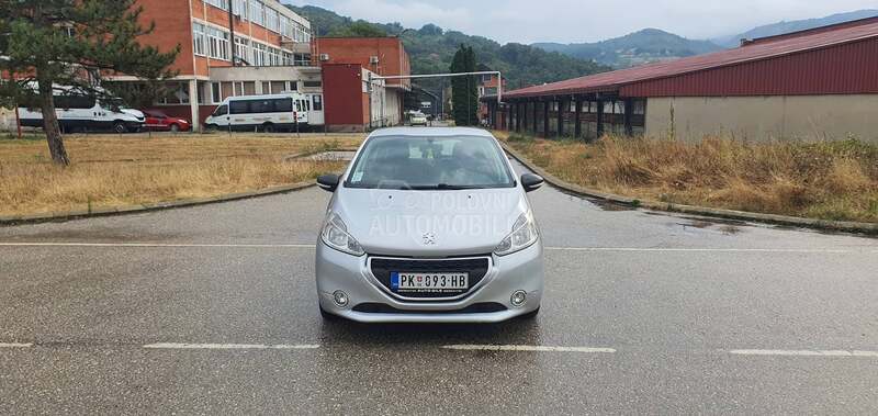 Peugeot 208 O C U V A N