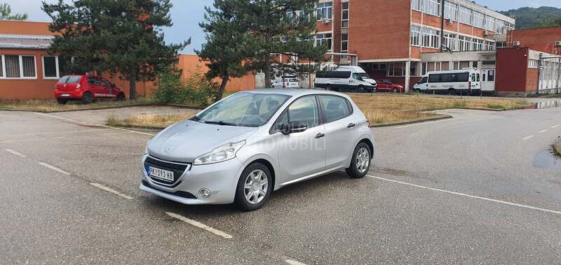 Peugeot 208 O C U V A N