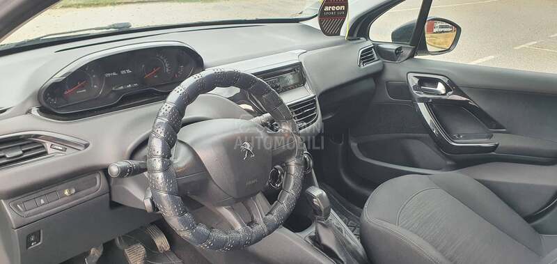 Peugeot 208 O C U V A N