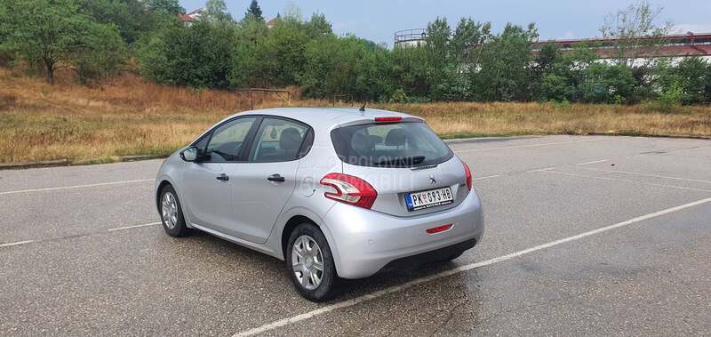 Peugeot 208 O C U V A N