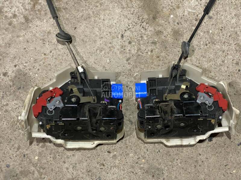 unutrasnja brava prednjih vrat