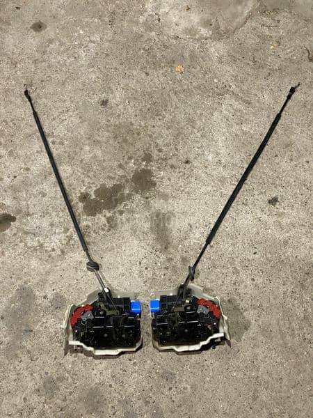 unutrasnja brava prednjih vrat