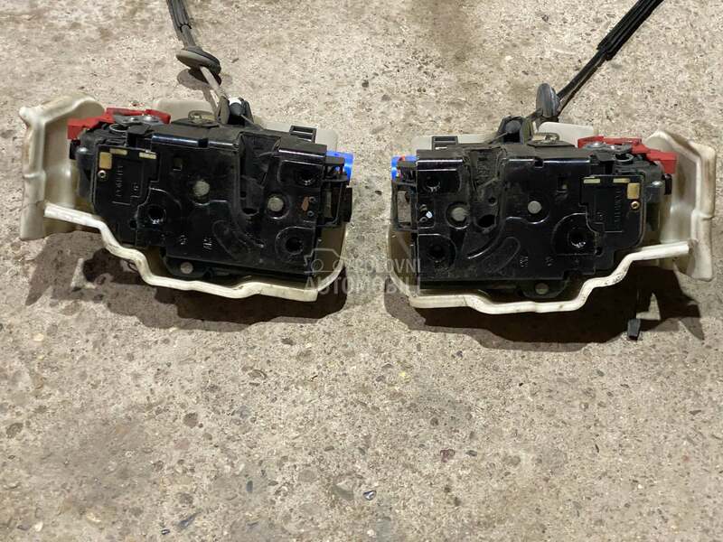 unutrasnja brava prednjih vrat