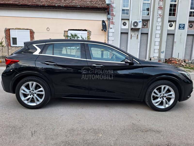 Infiniti Q30 POGLEDATI TEXT