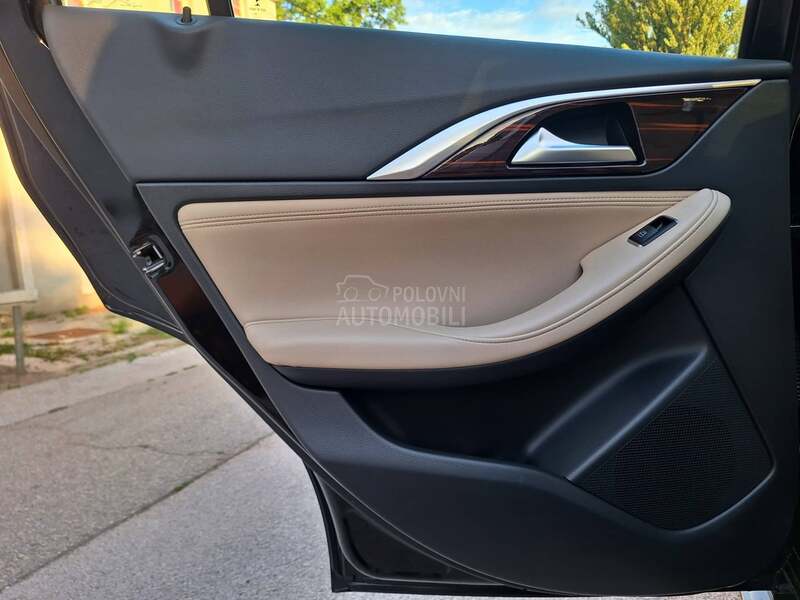 Infiniti Q30 POGLEDATI TEXT