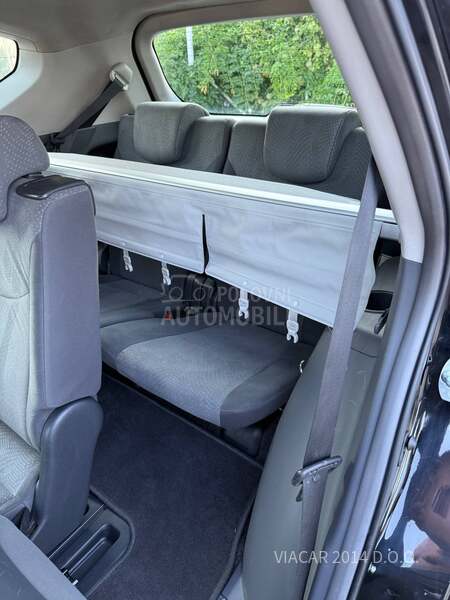 Toyota Prius + HIBRID
