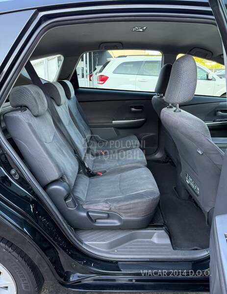 Toyota Prius + HIBRID