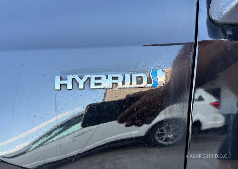 Toyota Prius + HIBRID