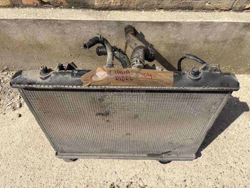 Hladnjak vode sa ventilatorom