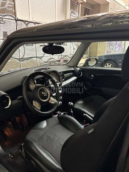 MINI Cooper 1.6