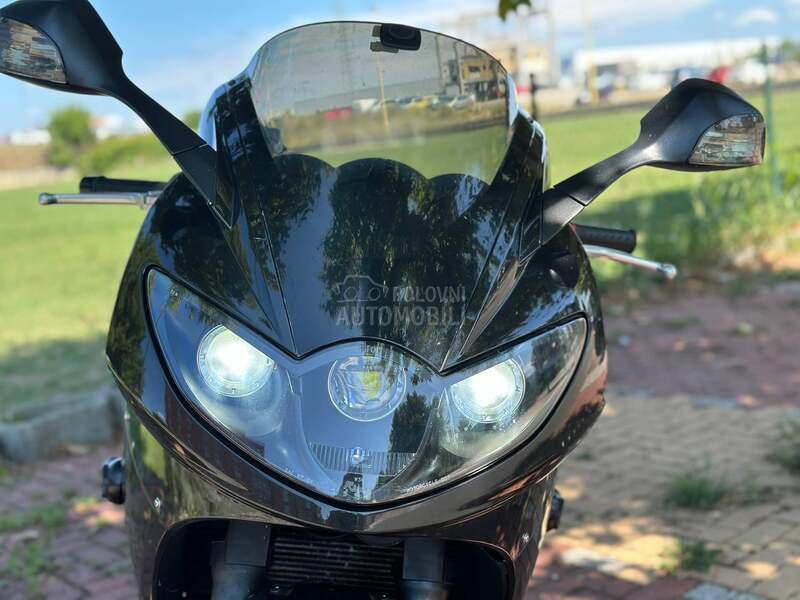 Triumph Sprint ST 1050