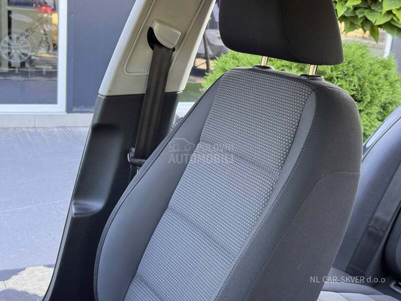 Volkswagen Golf 6 1.6TDI HIGHLINE