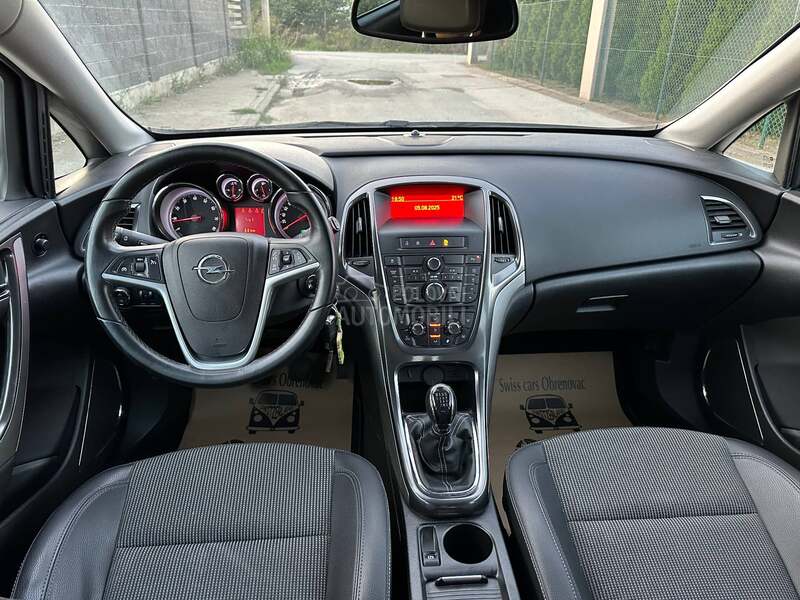 Opel Astra J 1.4  CH